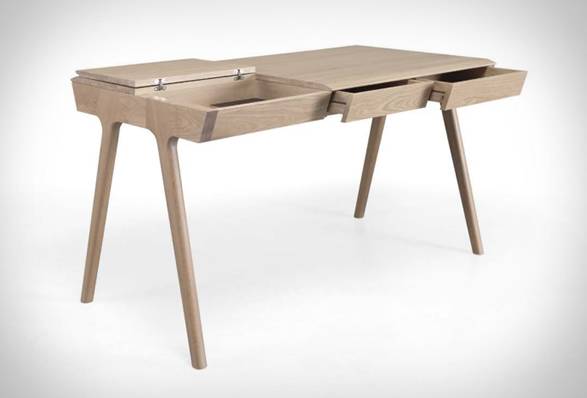 metis-desk-2.jpg | Image