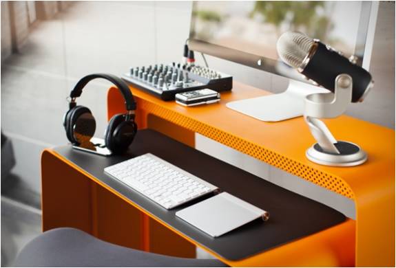 oneless-desk-2.jpg | Image