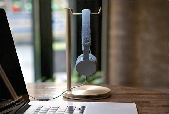 suporte-headphones-just-mobile-headstand-4.jpg | Image
