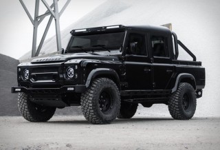 Land Rover Defender Blacked-Out