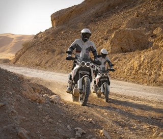 Moto de aventura inspirada no Dakar - Ducati DesertX - Imagem - 3