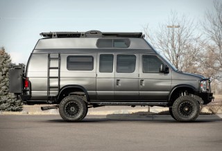 Ford E350 Camper Van - Imagem - 1