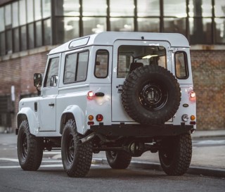 Land Rover Defender Personalizada em Branco - Imagem - 2