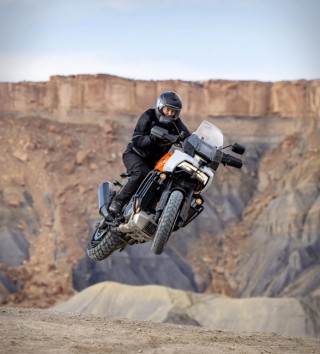A Harley Davidson lançou sua primeira moto de aventura - PAN AMERICA - Imagem - 4