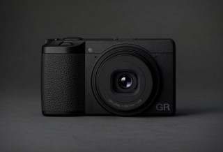 Câmera Digital Ricoh GR IIIx Camera