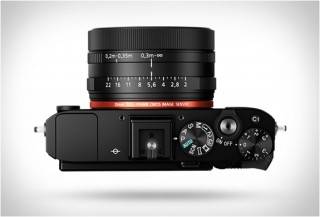 Câmera espetacular do tamanho da palma da mão - RX1R II - Sony - Imagem - 2
