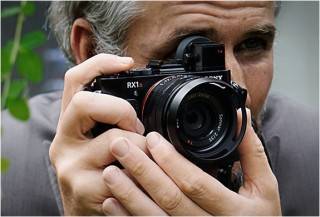 Câmera espetacular do tamanho da palma da mão - RX1R II - Sony - Imagem - 5